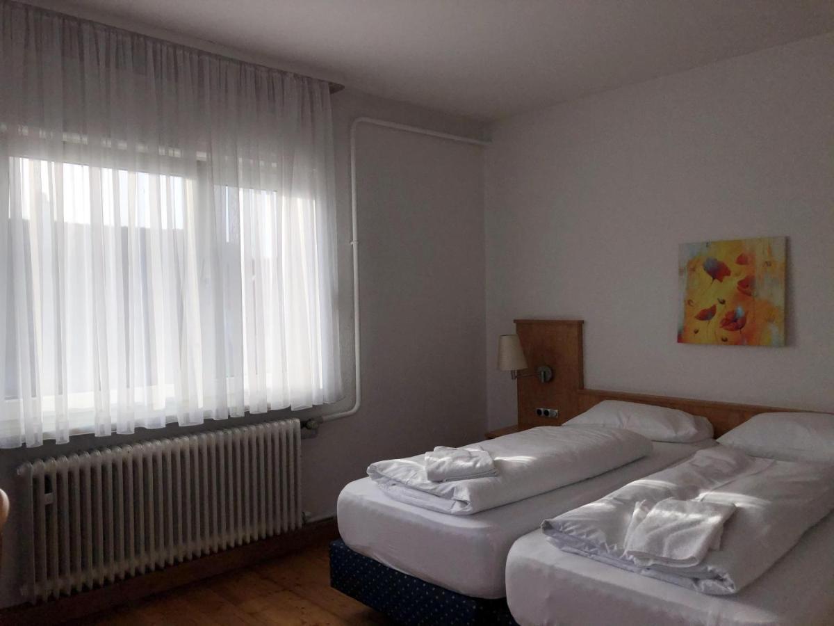 Gasthaus Zum Ritter Karlsdorf-Neuthard Eksteriør billede